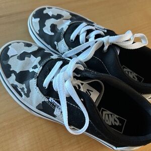 Vans sneakers brand new never worn. Black and camo